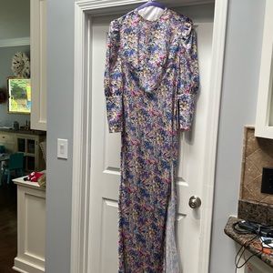 Elliatt L/S lightweight floral gown.